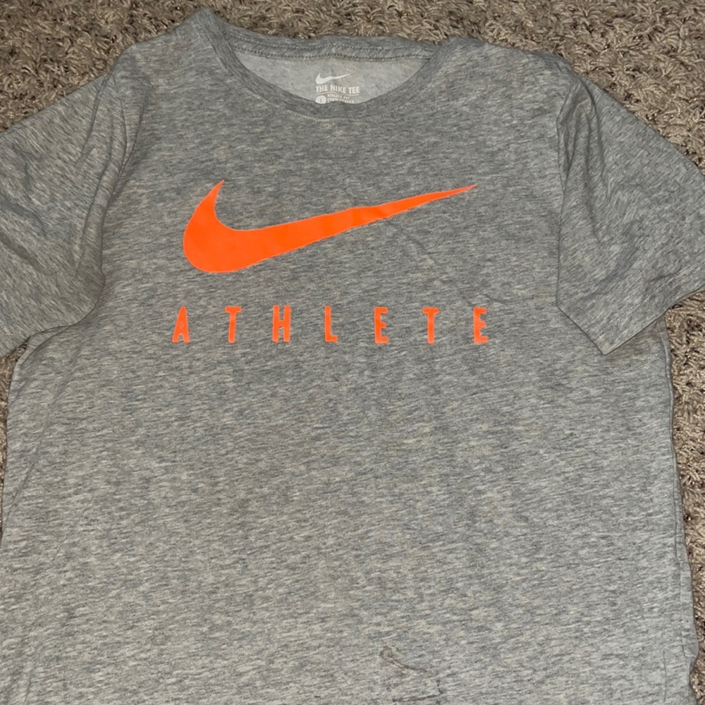 Nike t-shirt. Worn a few times no rips or tears.